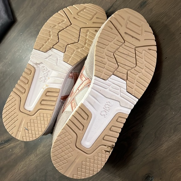 ASICS running shoes. Size 7 1/2 - Picture 5 of 5